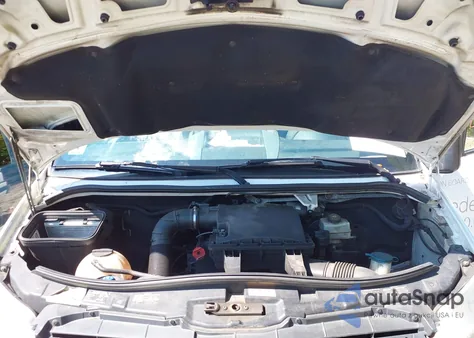 2015 Mercedes-Benz Sprinter 2500 High Roof из США, поврежденный, VIN WD3PE8DB0FP131725